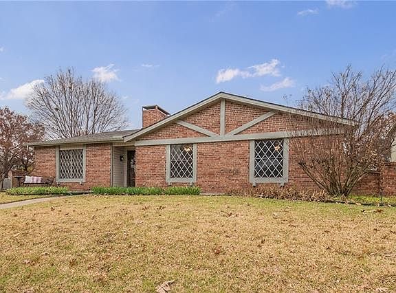 2nd image of 3302 Castle Rock Ln