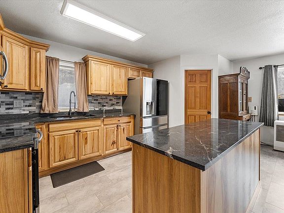 3rd image of 488 Eagle Ridge Rd