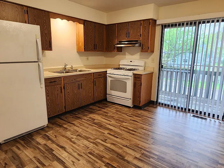 1269 Getzelman Dr #1E — Photo 2