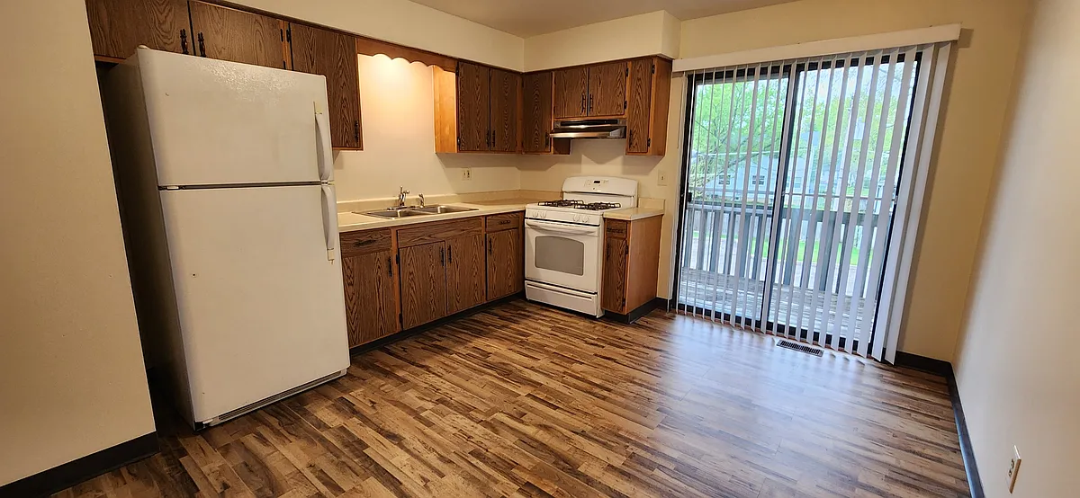 Building Photo - 1269 Getzelman Dr #1E