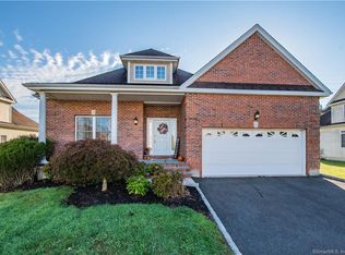 7 Rowland Farm Rd #7, Oxford, CT 06478