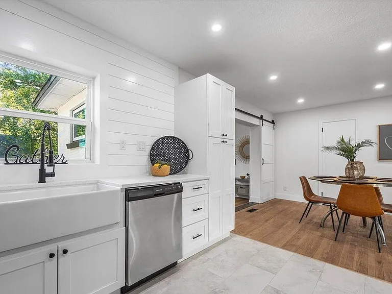 4715 Plymouth St — Photo 13