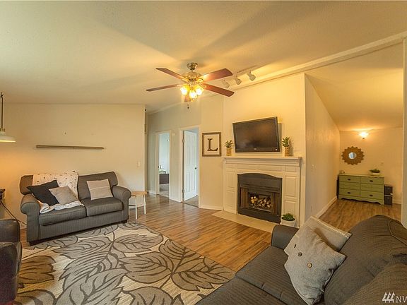 5th image of 4055 Bluerock Dr NE