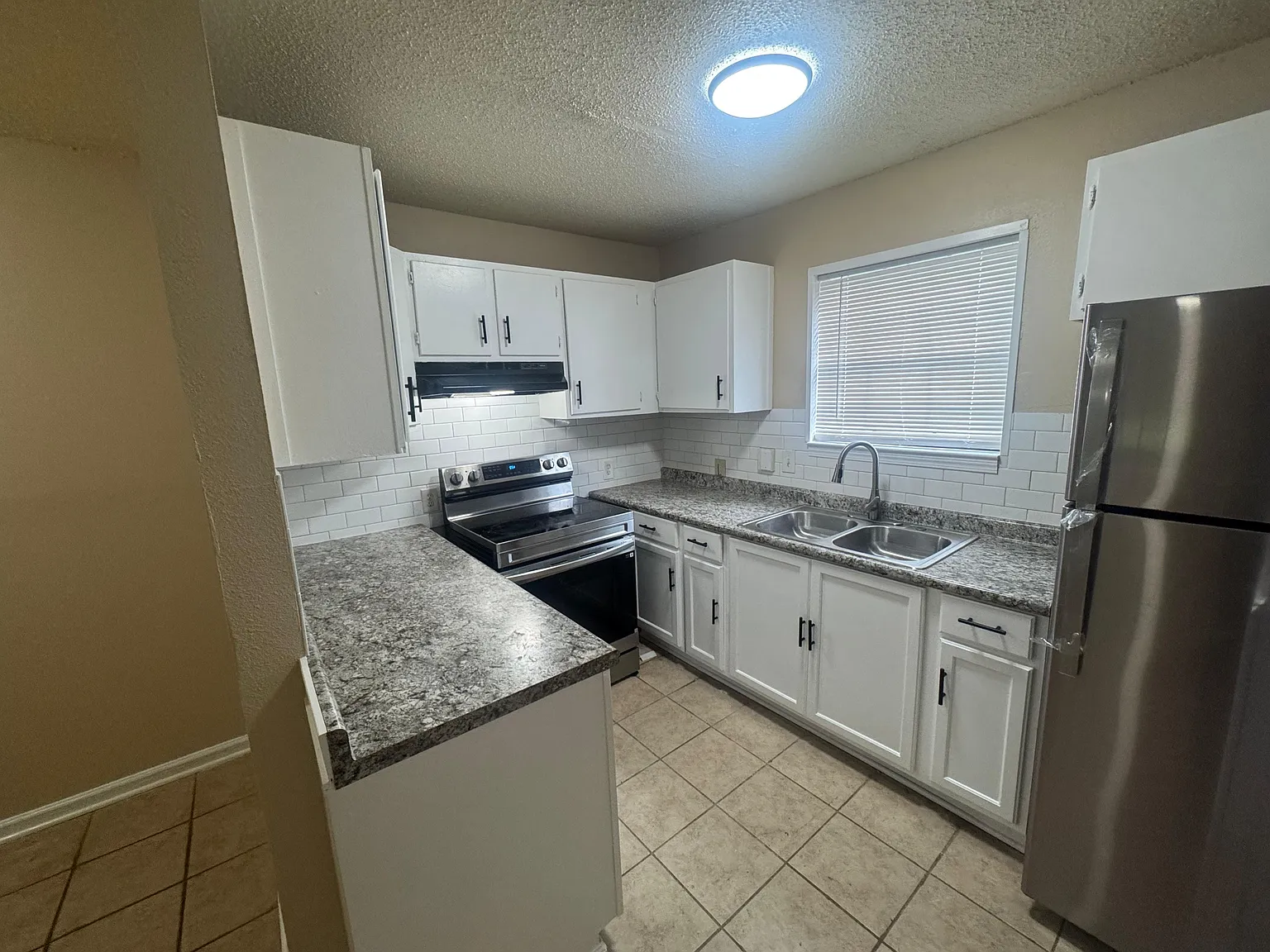 3204 North Stevendale Road - B — Photo 4