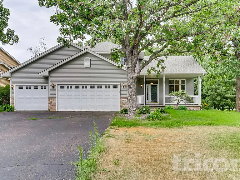 1259 Irvine Dr — Photo 2