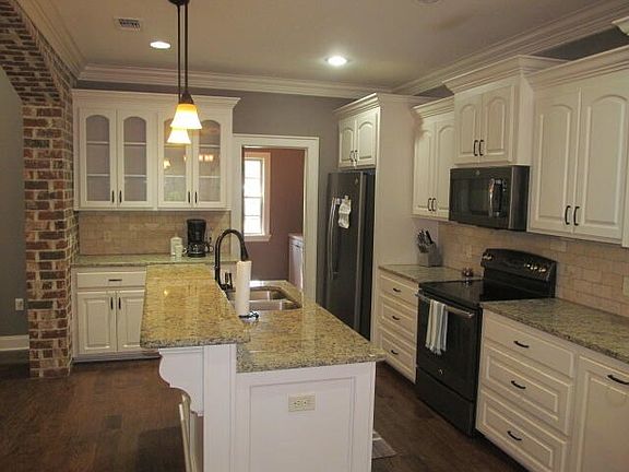 5th image of 12 E Crockett Dr