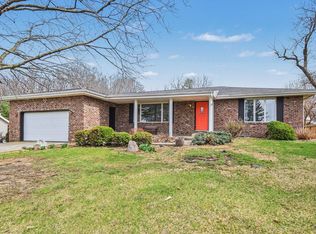 12060 N Woodland Acres Dr, Syracuse, IN 46567