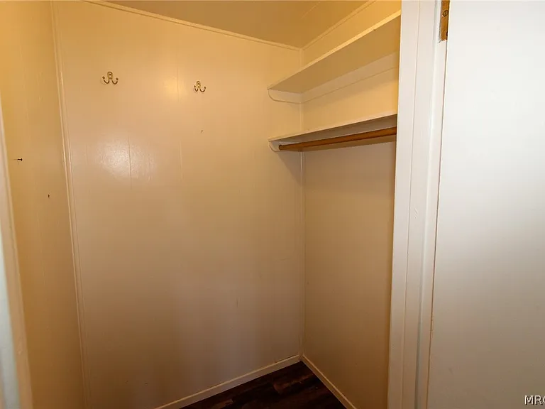 512 Barton Ln N — Photo 13