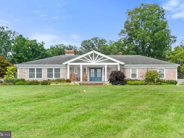 420 N Hayfield Rd, Winchester, VA 22603