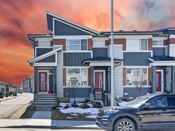 29 Skyview Parade, Calgary, AB T3N 0V4