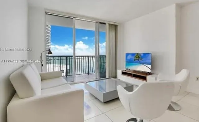 Building Photo - 1750 N Bayshore Dr #4003