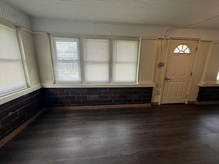 509 W 8th St — Photo 15