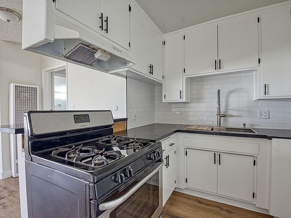 3rd image of 1751 Cabrillo Ave APT I