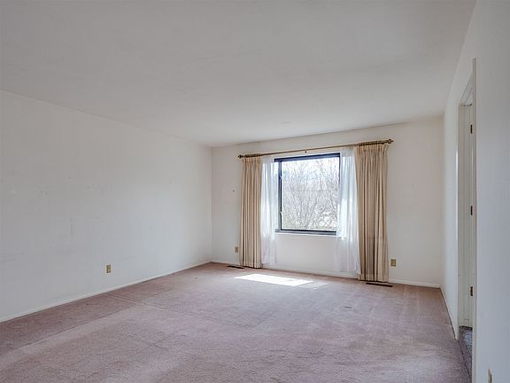 5th image of 533 Bryce Ave