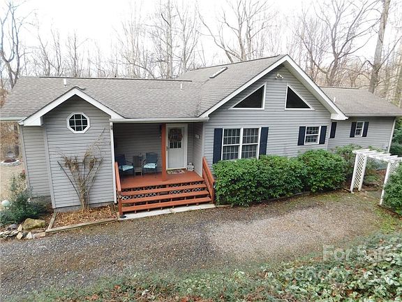 3rd image of 759 Evergreen Farm Cir