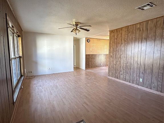 2nd image of 704 NE 11th St