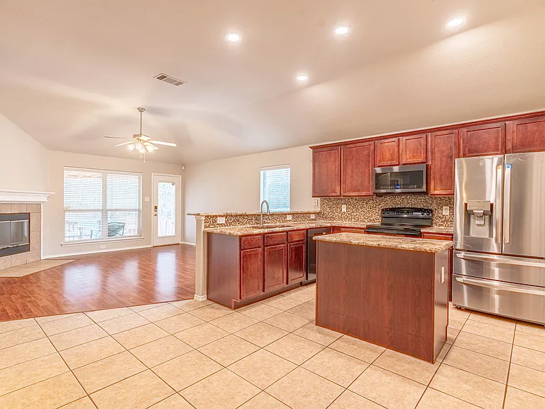 801 Deedee Creek Dr — Photo 2