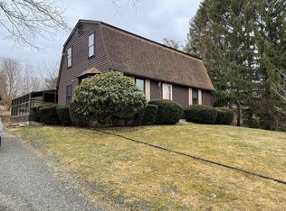 386 Long Hill Rd, Guilford, CT 06437