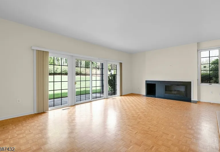 10 Shelley Pl — Photo 15