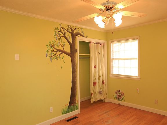 5th image of 204 Brookwood Dr