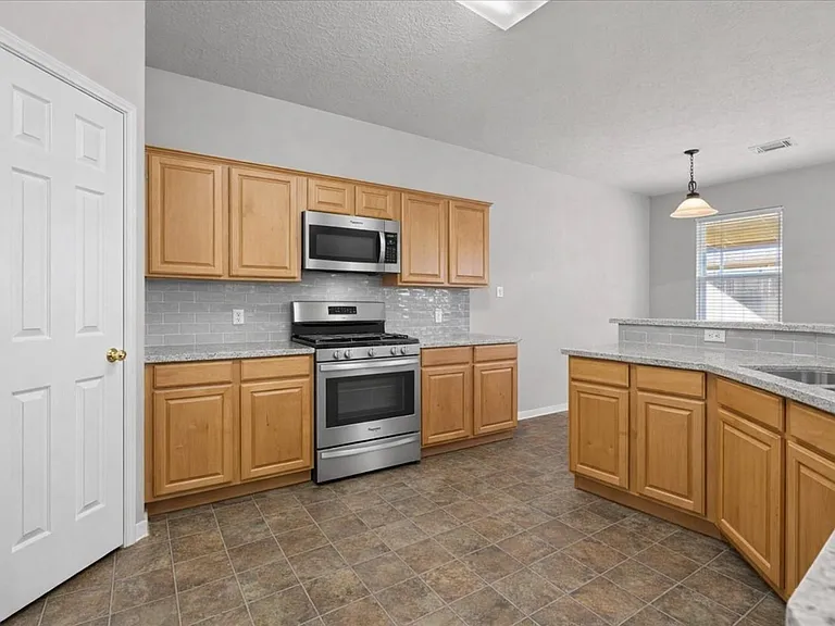 7535 Park Bend Ln — Photo 10