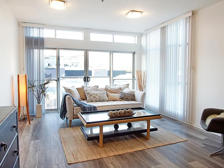 2x2 Traditional - Large Open Concept