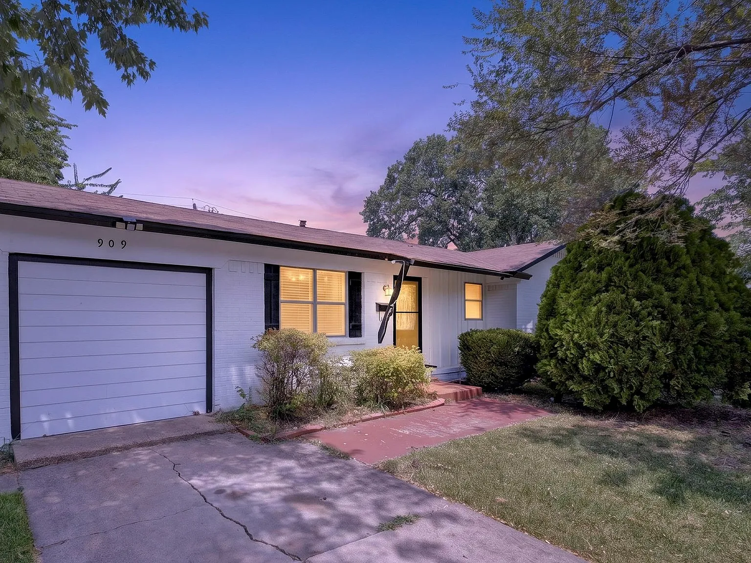 3 bed, 1276 sqft, $2,250 — Photo 1