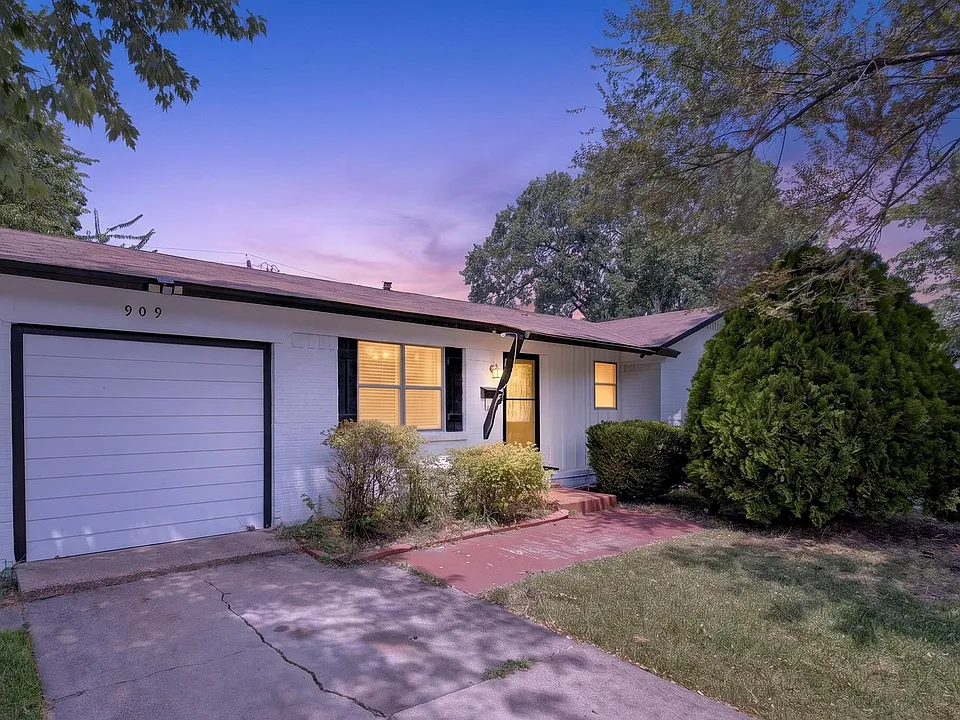 909 Rosewood Hills Dr