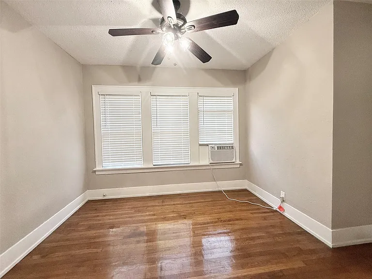 1126 Berthea St #7 — Photo 13
