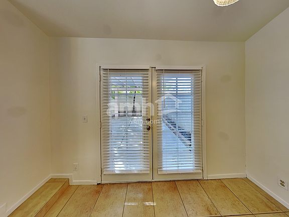 5th image of 2842 Shannon Cove Dr