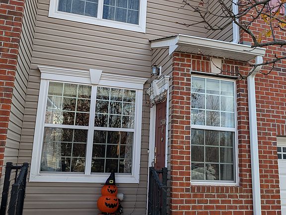 2nd image of 2360 Berkshire Ln