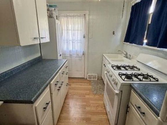 3rd image of 120 W Bates Ave