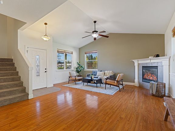 3rd image of 547 SW Rock Creek Dr