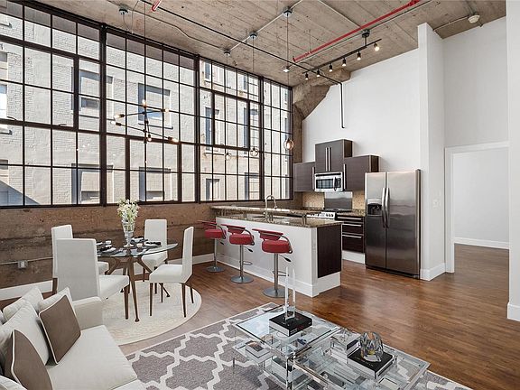 4th image of 4100 Forest Park Ave #526