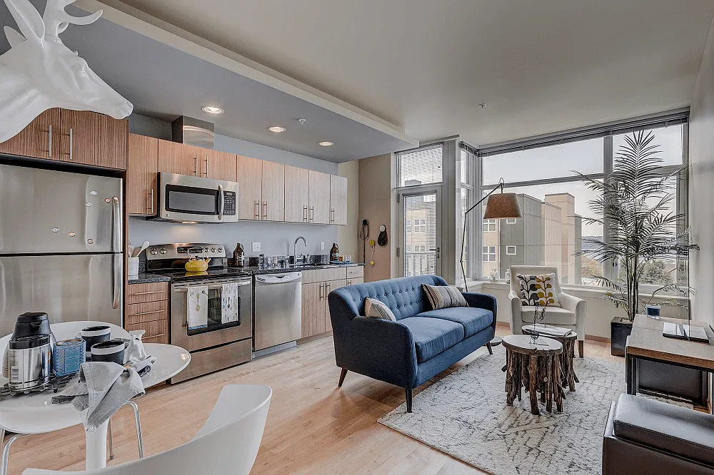 206 Bell Apartments — Photo 4