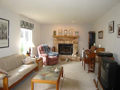1st. floor family w/ fireplace