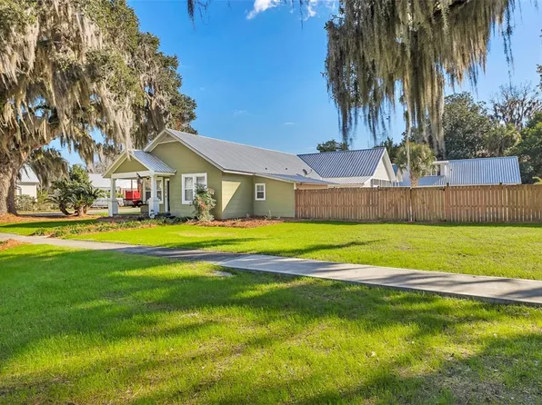 306 Jackson St, Darien, GA 31305