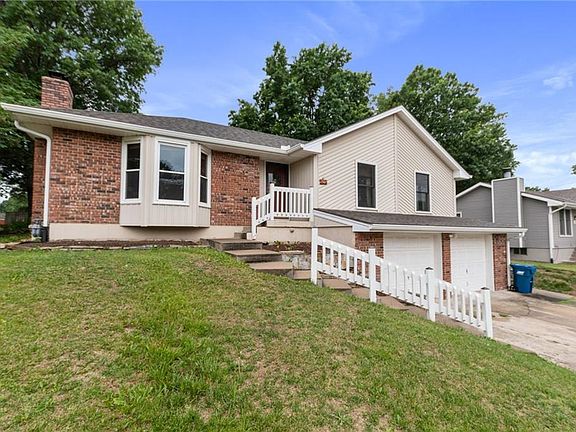 3rd image of 525 Sharon Dr