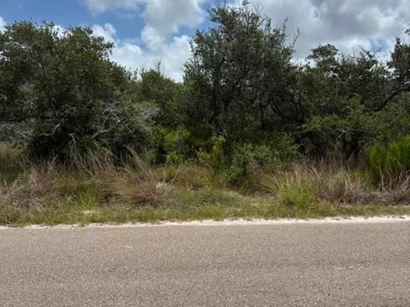 138 Crossing Ln, Rockport, TX 78382