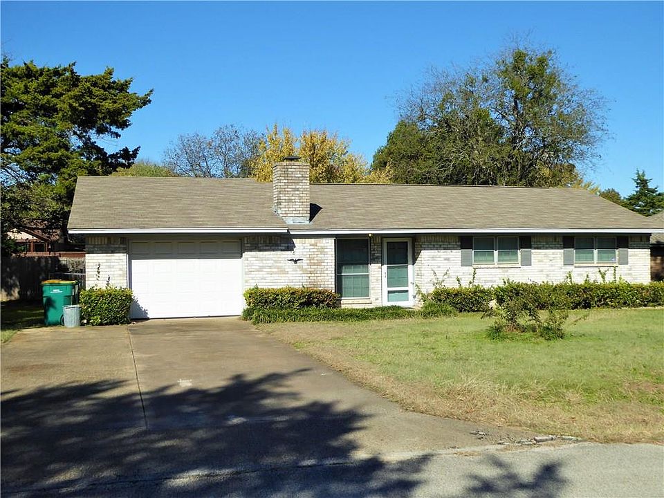 1st image of 818 Dogwood Dr