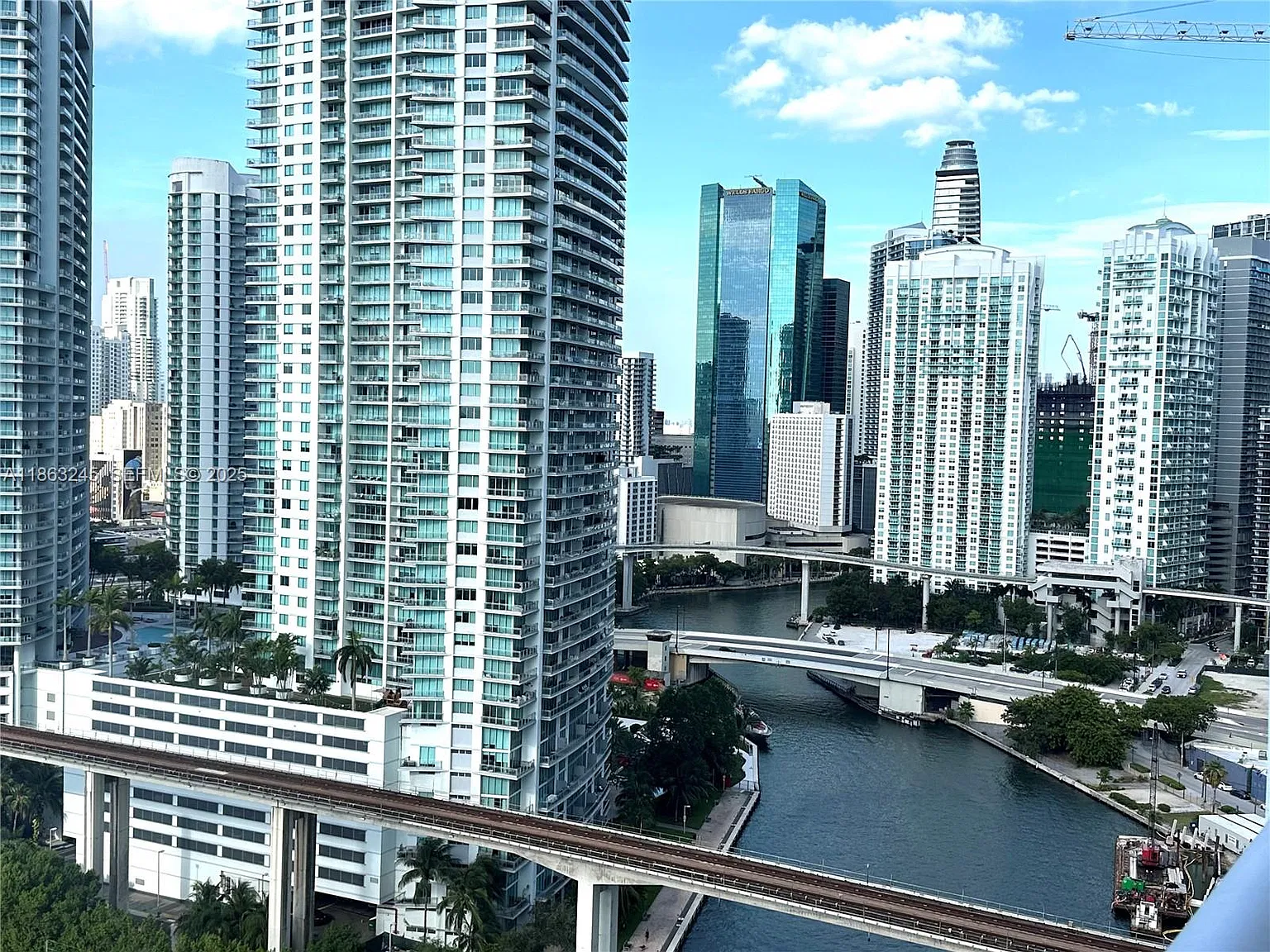 1 bed, 1.5 bath, 900 sqft, $3,000 — Photo 2