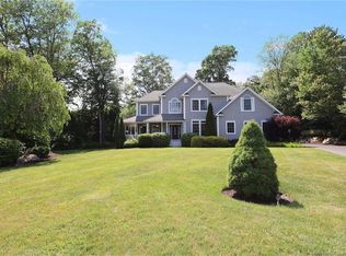 3 Cook Cir, Trumbull, CT 06611