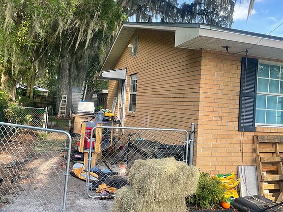 3rd image of 937 SE Division Ave