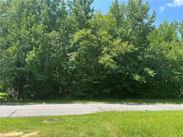 2504 Ashcroft Dr #26, Reidsville, NC 27320