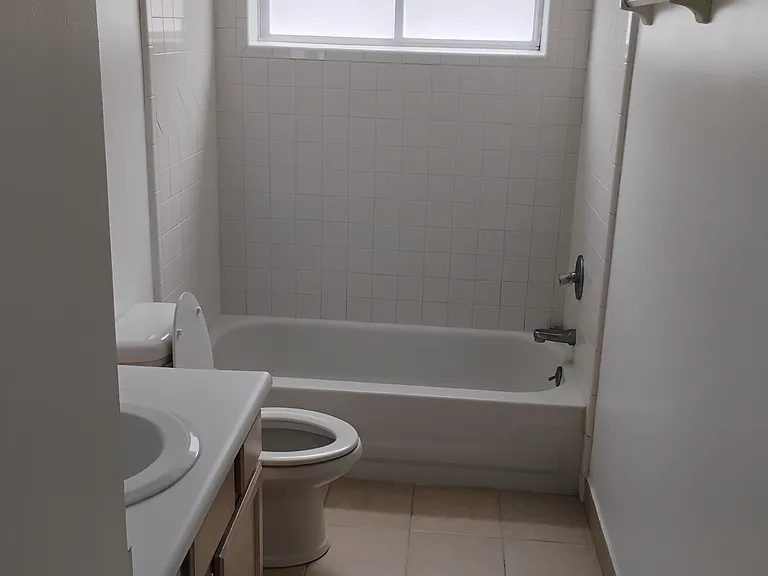 2500 1st Ave #B — Photo 3
