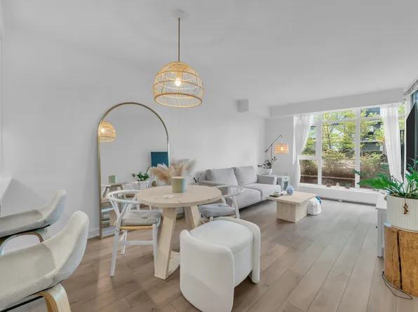 8940 University Cres #103, Burnaby, BC V5A 0E1