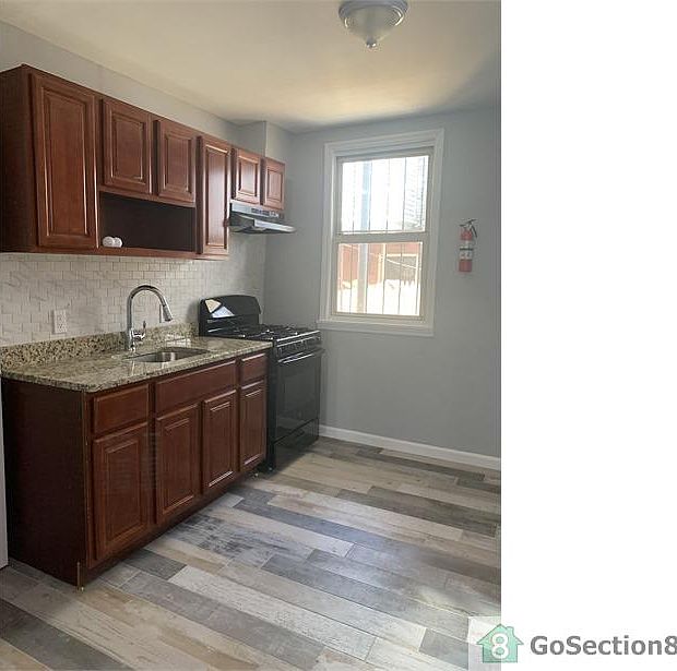 1st image of 256 N 19th St