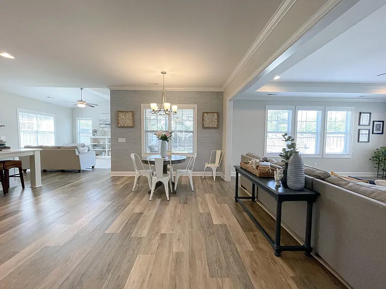 455 Aurora Pl — Photo 4