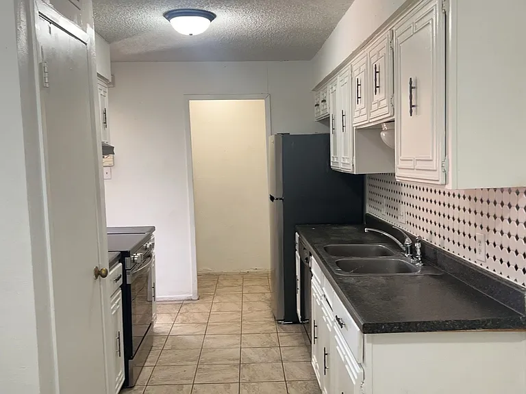 109 Kevin Ln — Photo 9