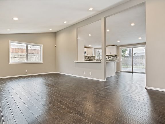 5th image of 1674 W Chateau Pl